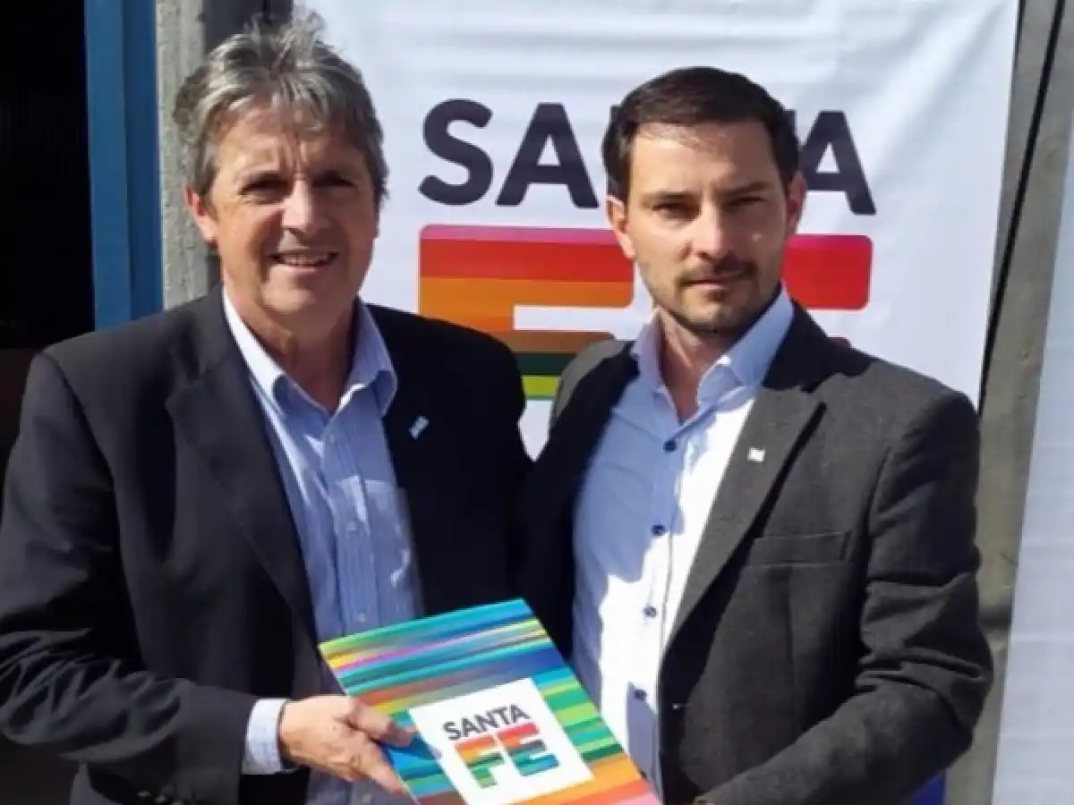 Comunas santafesinas firmaron convenios para obra de cloacas  