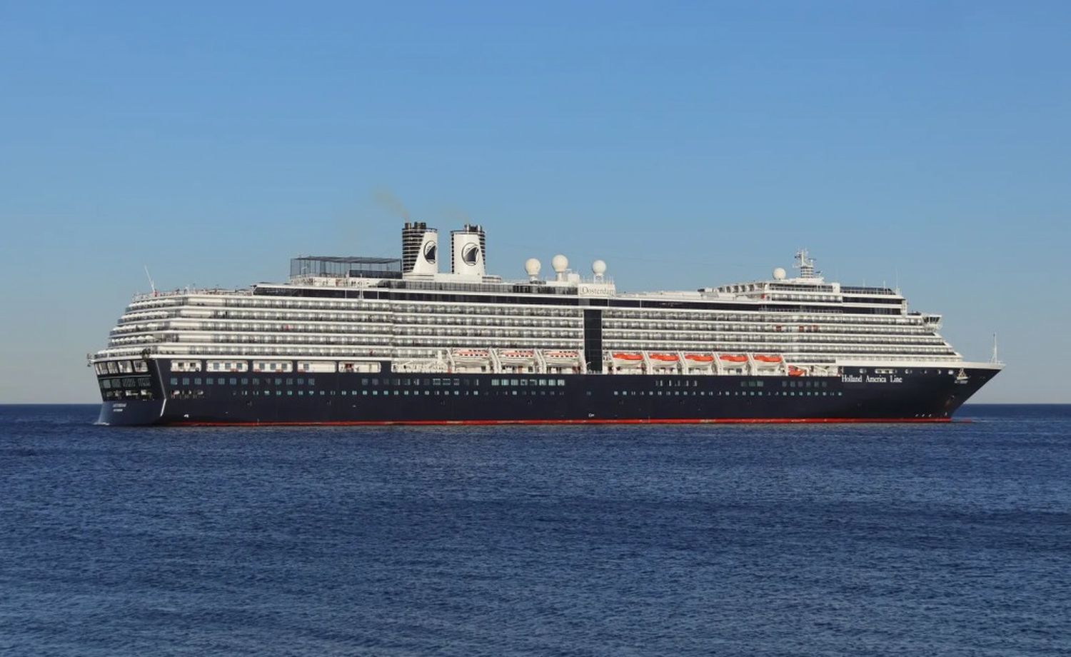 Un crucero de 300 metros tuvo que aproximarse a la costa de Mar del Plata porque una pasajera se descompuso