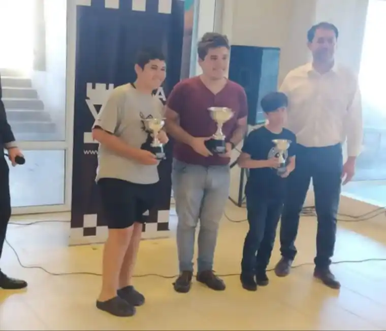 Facundo Foss Osma (centro) campeón nacional de ajedrez