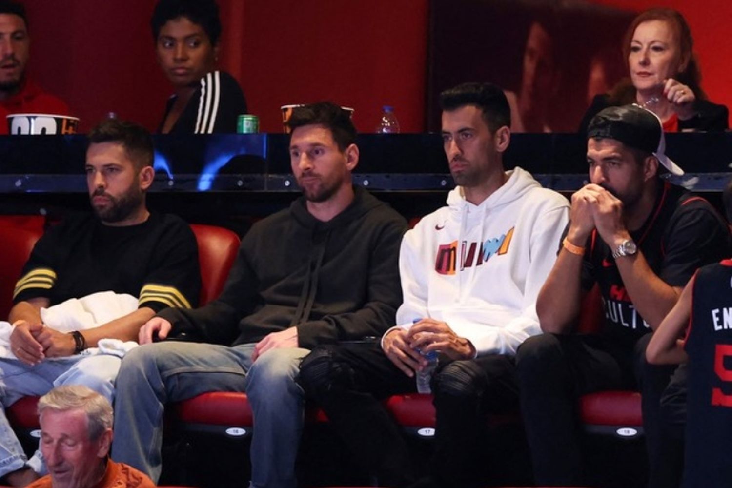 Furor por la presencia de Messi en un partido de la NBA