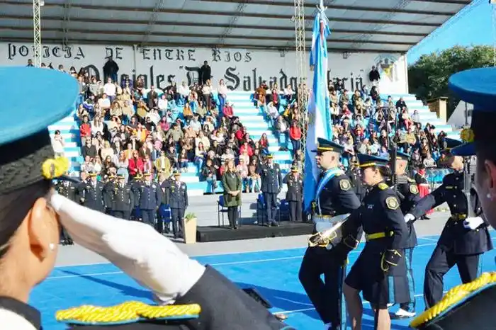 Cadetes de Policía juraron lealtad a la Bandera