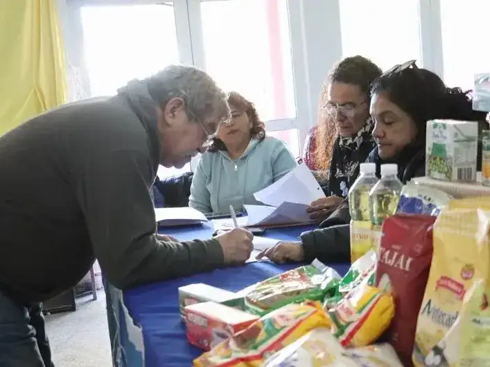 Continúa la entrega de cajas alimentarias para 
personas con celiaquía en distintos barrios