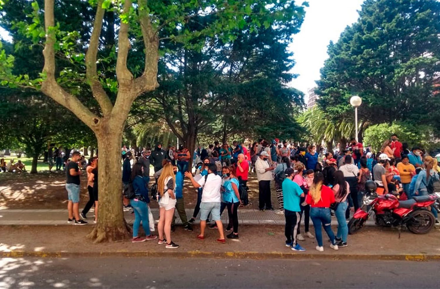 Organizaciones sociales realizan una movilización y acampe por "una navidad sin hambre"