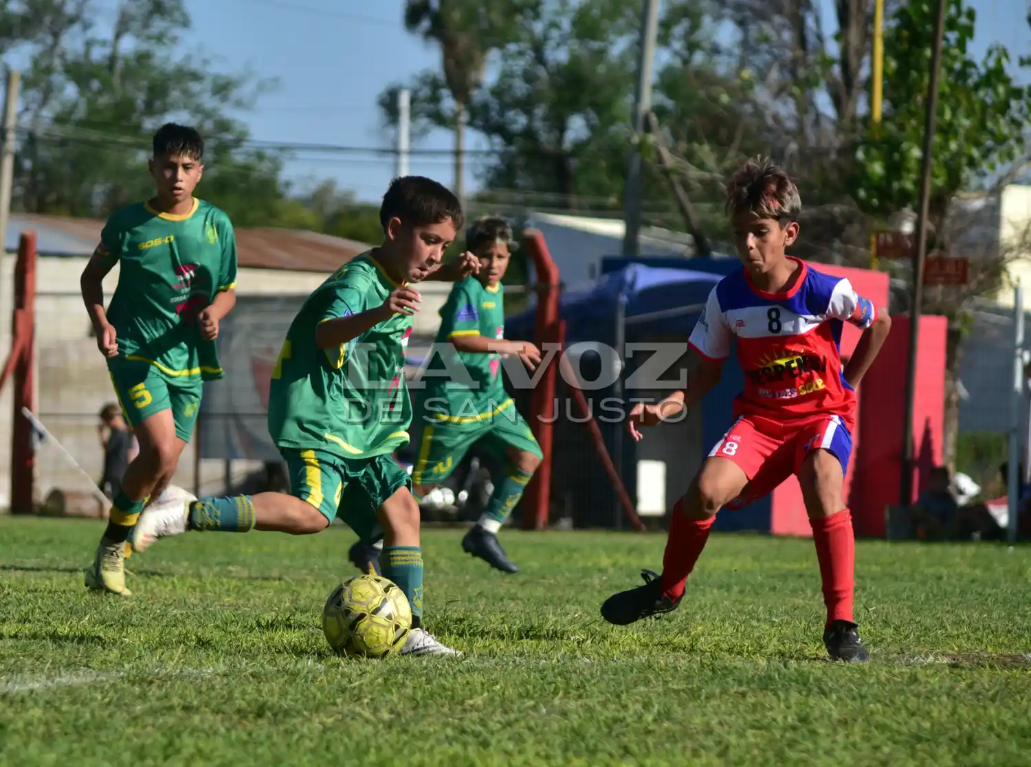 Los niños disfrutaron de una nueva jornada de fútbol.