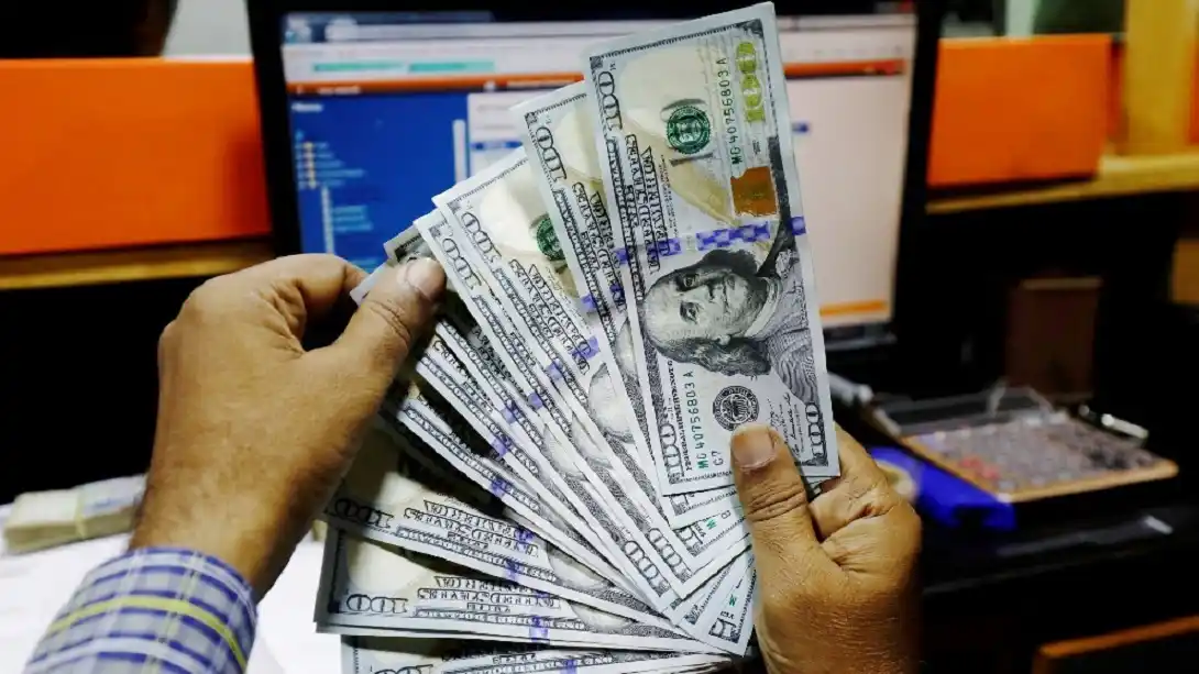 El dólar tuvo un día de nuevo récord: este jueves cerró a 206,50 pesos