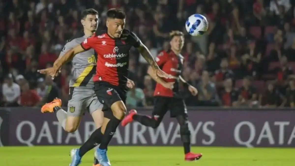 Colón le gana a Cerro Porteño