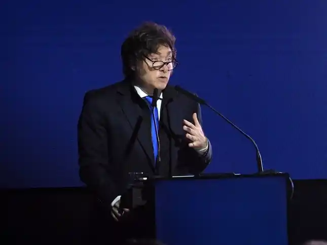 En medio del escándalo por denuncias de corrupción, Milei bajó el tiempo de interacción en redes sociales