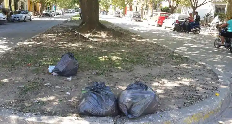 La basura a los canteros