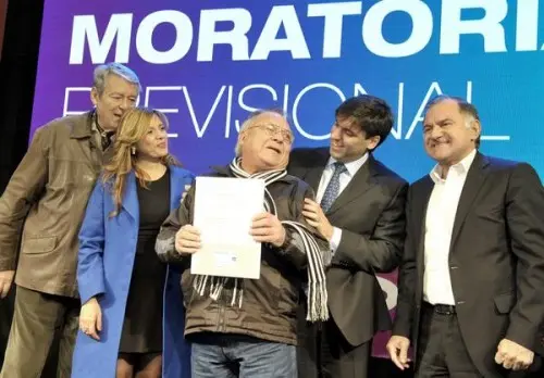  Bossio entregó jubilaciones en Florencio Varela