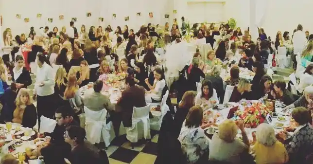 Un éxito: La Asociación Promover llenó el salón en el Té Solidario