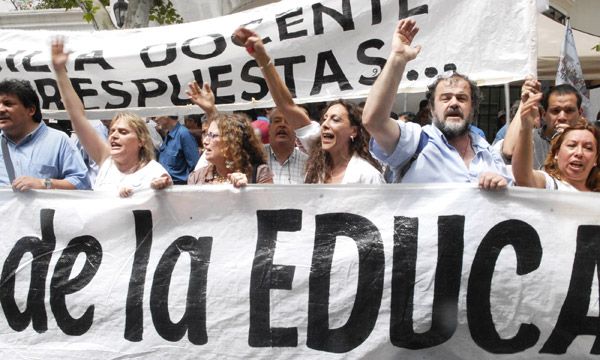 Conflicto Docente: Gremios dan cuenta de "altísima adhesión" al paro
