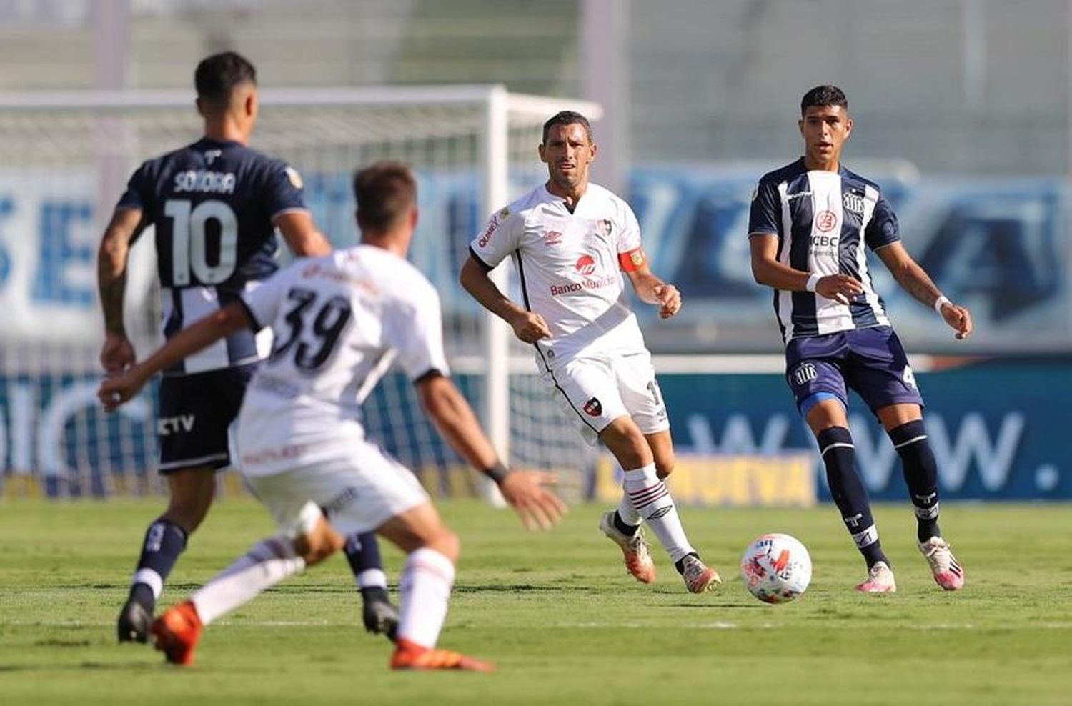 Newells no pudo sostener la victoria, empató ante Talleres y acumula cinco partidos sin ganar