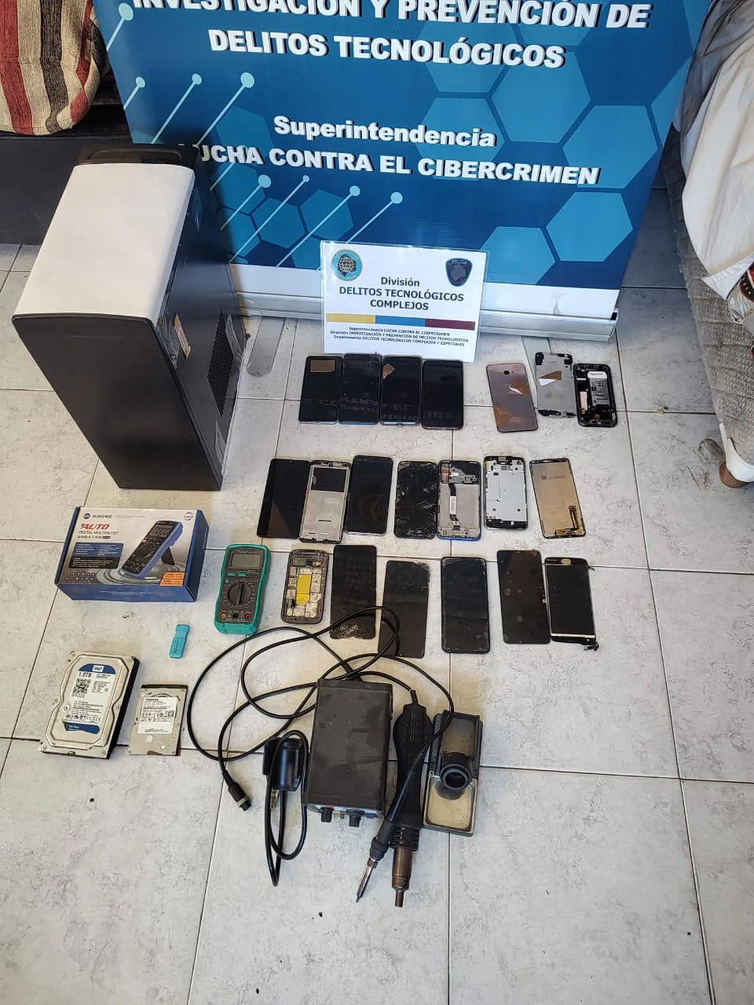 Allanamientos en conurbano: Cayó banda internacional dedicada al desbloqueo y contrabando de celulares