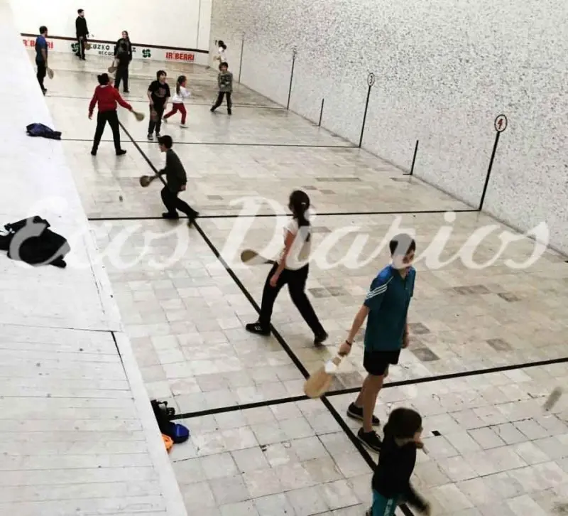 Los chicos coparon el trinquete