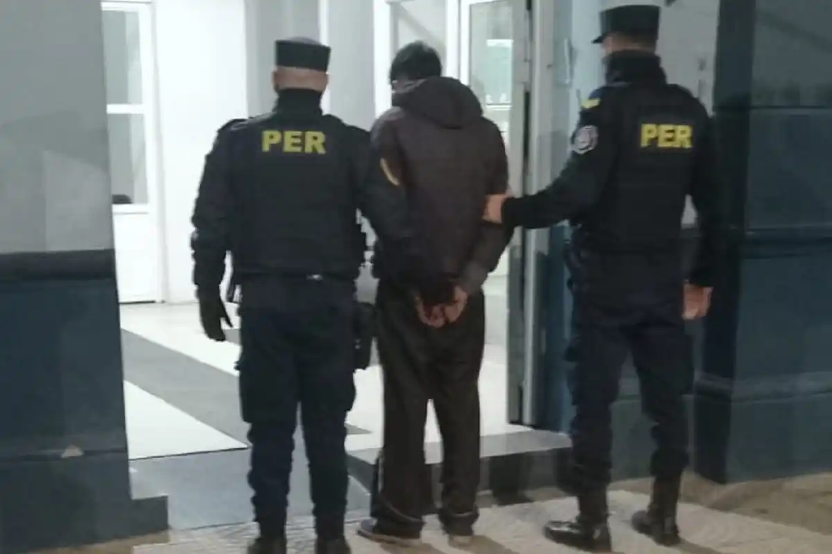 Detuvieron en el barrio La Milagrosa a un joven sospechado de robar cables