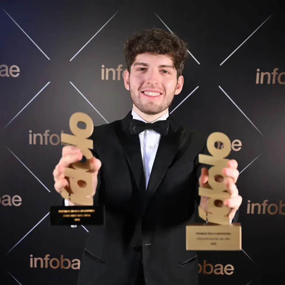 Davo Xeneize con sus dos galardones
