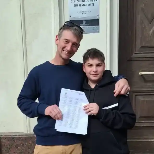 Hace unas semanas llegó la adopción plena y Nicolás se convirtió legalmente en el padre de Tomás.