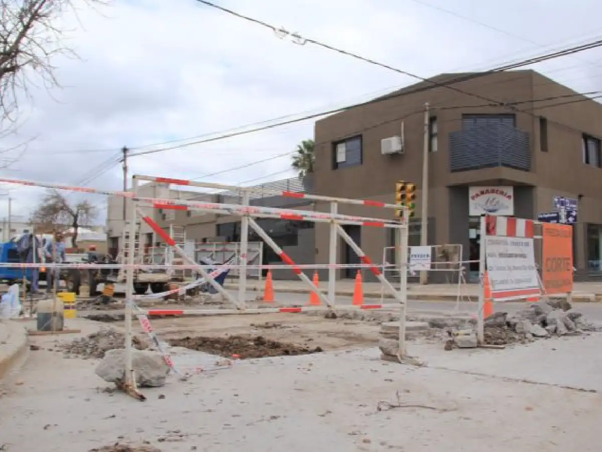 El municipio continúa con el arreglo  de calles y limpieza de “mini basurales”