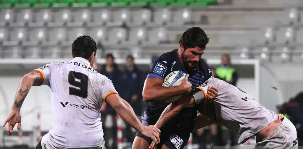 Vannes, con Bruni, ganó y llegó a la punta