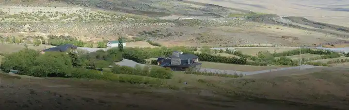 Buscan un contenedor enterrado en una estancia de Lázaro Baéz