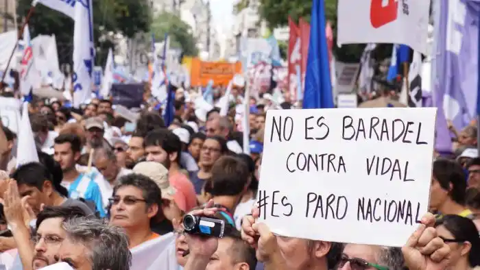 Rechazo a cautelar de docentes: el Gobierno podrá descontar paros