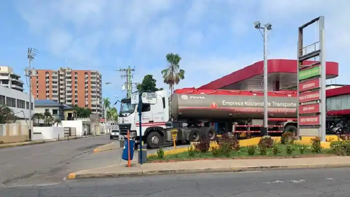 FRACASÓ la distribución de gasolina: solo funcionan 370 bombas, según Girot