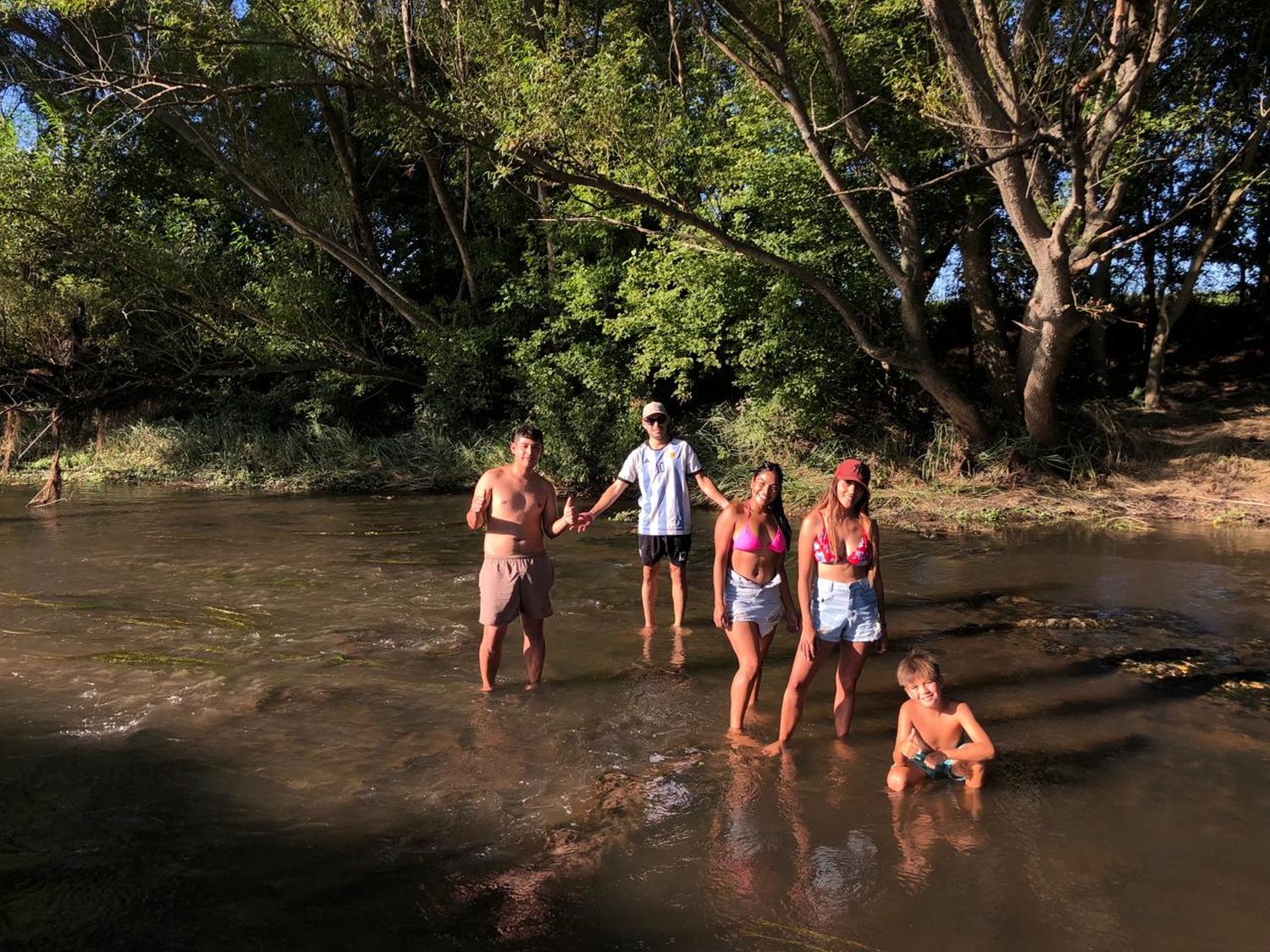 Otra tarde disfrutando del agua en el arroyo de Gardey.