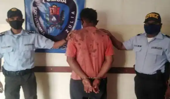 CONSTERNACIÓN EN ZULIA: golpea a su madre e INTENTA matarla con un cuchillo