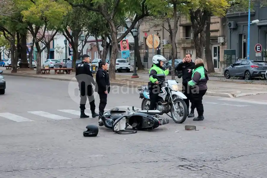 Una mujer embarazada de 7 meses tuvo que se llevada de urgencia luego de sufrir un accidente
