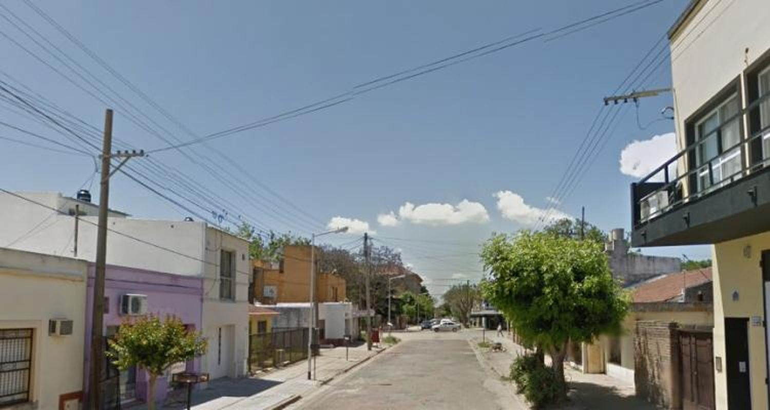 Motochorros “arrastraron y lastimaron” a una mujer para robarle la cartera