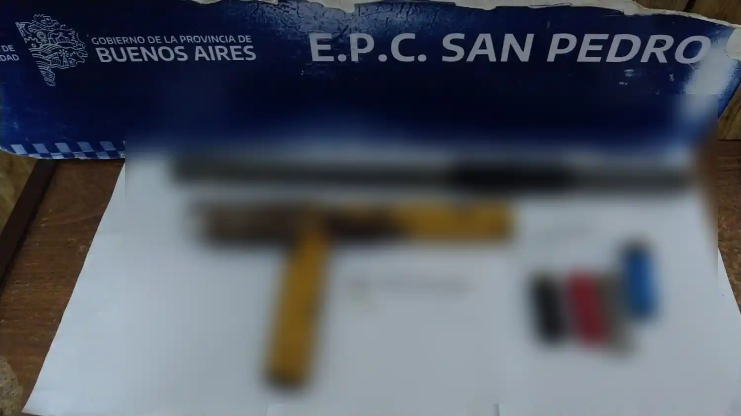 El arma tipo tumbera secuestrada al adolescente.