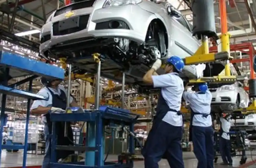 La economía sufrió su quinta baja consecutiva en agosto: cayó 1,6%