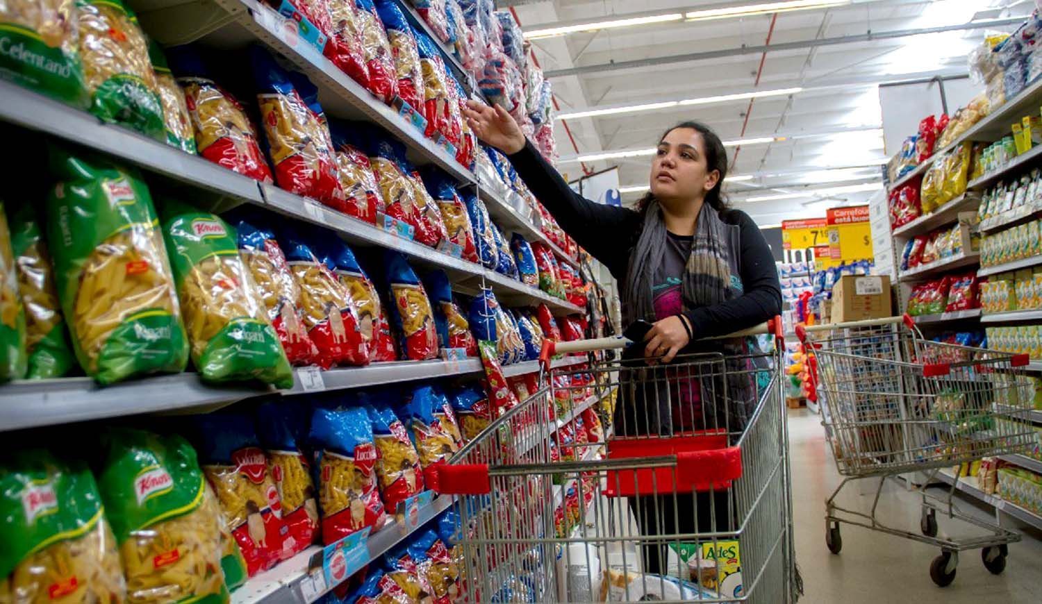 Los precios de los alimentos muestran tendencia a la baja, pero el costo de vida sigue impactando a las familias