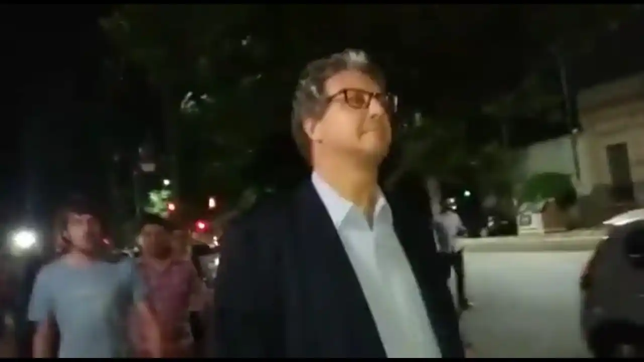 "Ladrón, basura": Escrache al titular del IOMA por retraso de salarios y la falta de medicamentos oncológicos