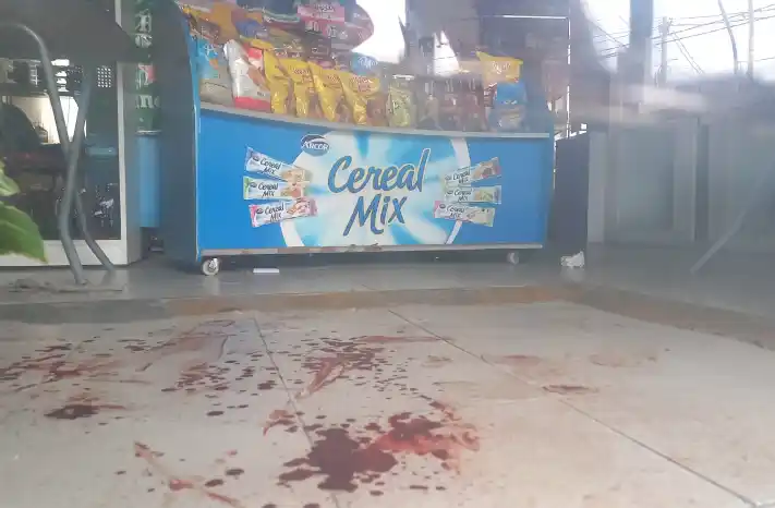 Ataque de ira en la recoleta santafesina: golpeó a martillazos a una mujer dentro de un negocio
