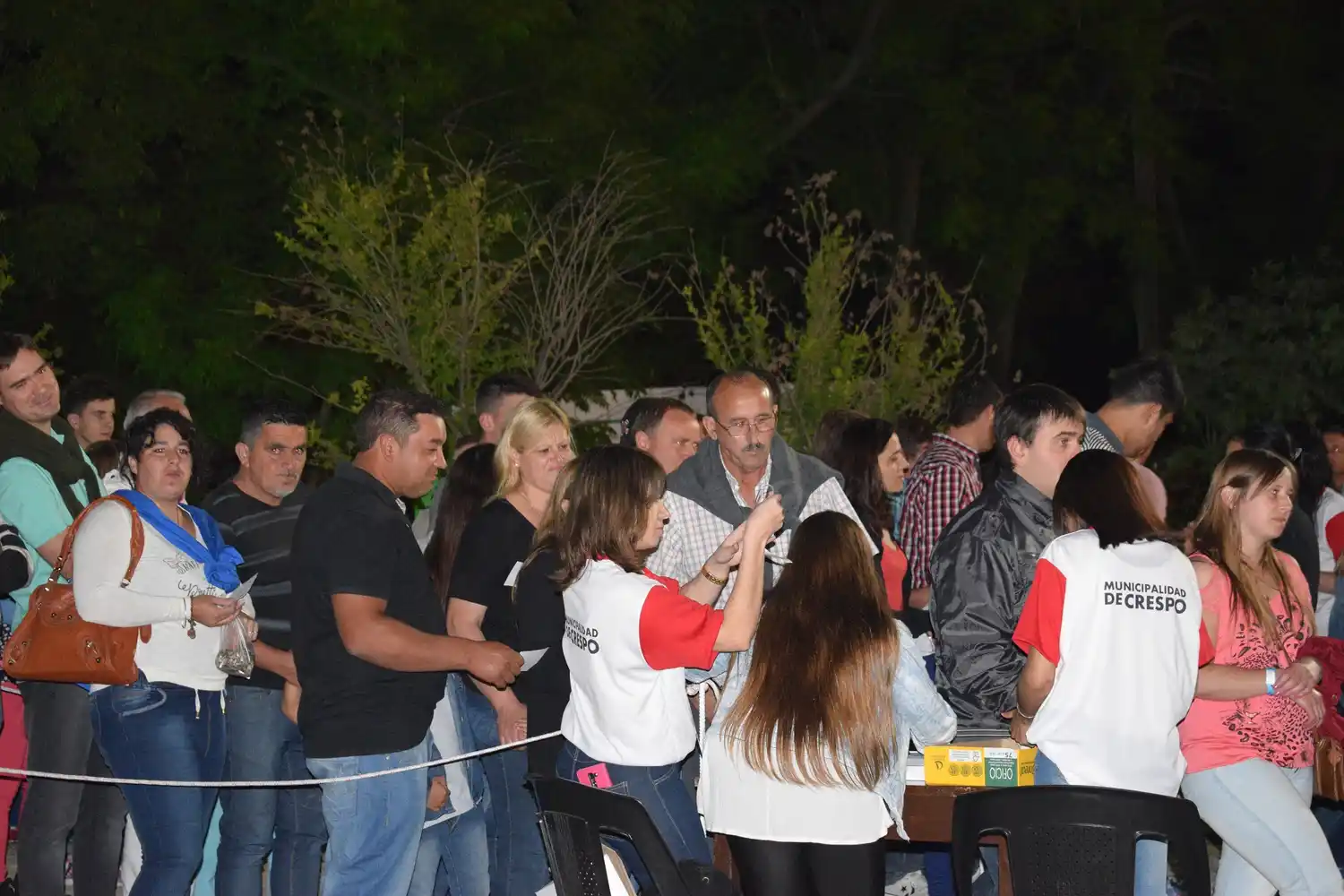 Más de cinco mil personas han ingresado al predio en la noche alemana con cierre tropical