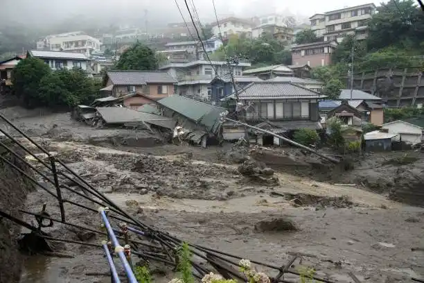 DESLIZAMIENTO IMPRESIONANTE en Japón, hay al menos 20 desaparecidos y dos muertos