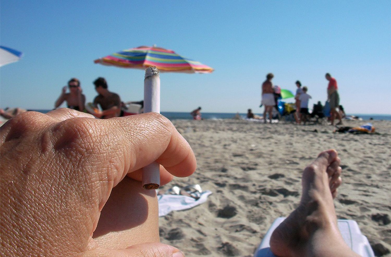 Mar del Plata “libre de humo”: multas de hasta $ 62.000 a quienes fumen en balnearios