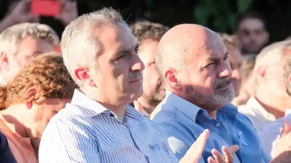 En medio de la interna, Larroque minimizó la ausencia de La Cámpora y destacó el "respaldo contundente" a Kicillof