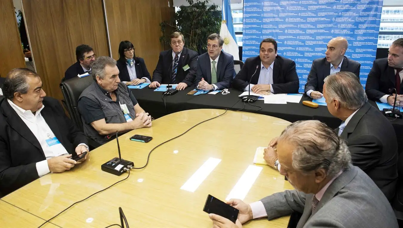 Salario mínimo: los sindicatos rechazaron un aumento de 21,6 por ciento