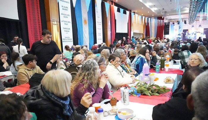 Público. Colmó el salón de fiestas del Centro Vasco en el encuentro folclórico