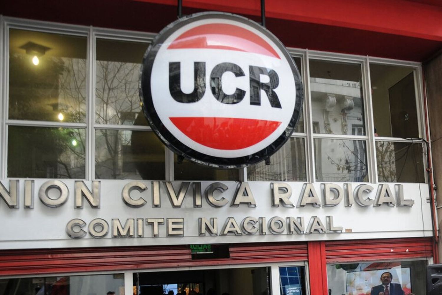 La UCR se sumó al reclamo universitario y convocó a la gran marcha educativa