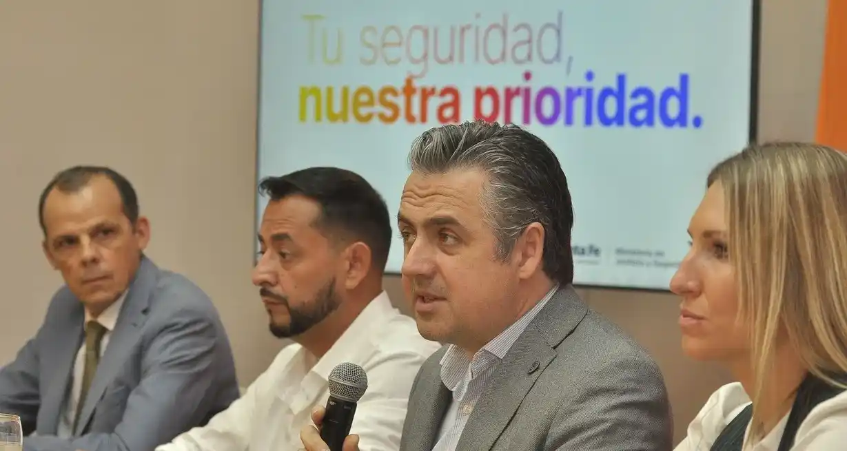 "Apoyamos al personal policial cuando se lo cuestiona. Pero cuando se involucra en actividad criminal, no hay contemplaciones", dijo el ministro. Foto: Prensa Gobierno