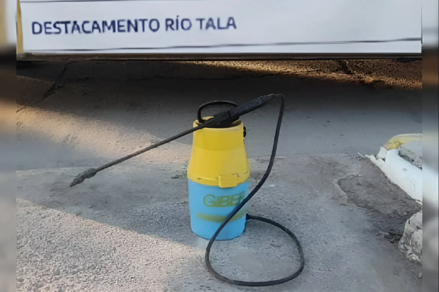 El delincuente que robó una máquina fumigadora manual del centro de salud de Río Tala está individualizado.