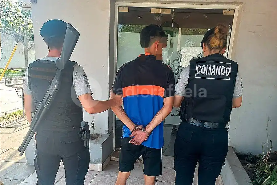 Intentó robar cables a plena luz del día en una plaza de barrio Italia: terminó detenido