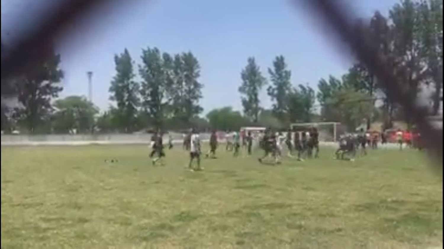 El encuentro entre los juveniles de Sarmiento de Hasenkamp y Arsenal de Viale terminó en una batalla campal