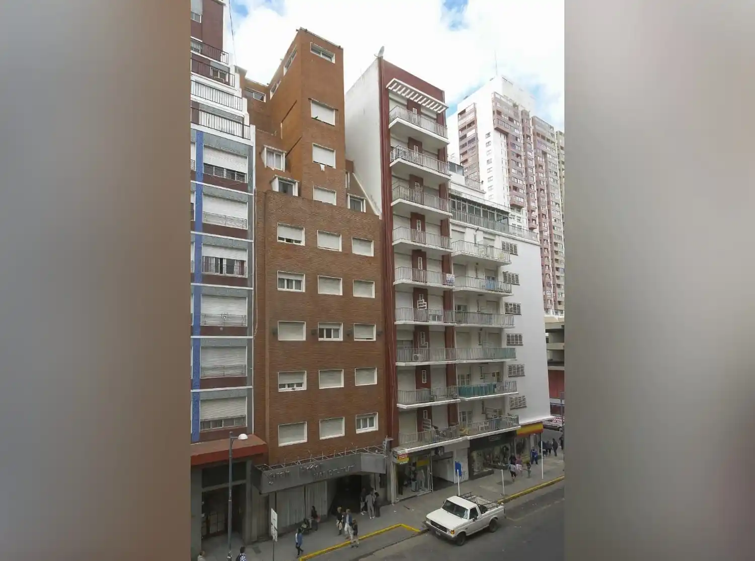 Mar del Plata: una chica en viaje de egresados cayó desde el octavo piso de su hotel y falleció