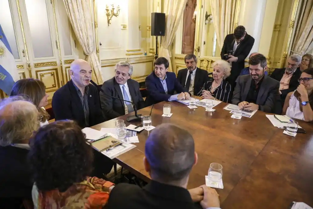 Fernández exhortó a todos los argentinos a involucrarse y luchar contra el hambre