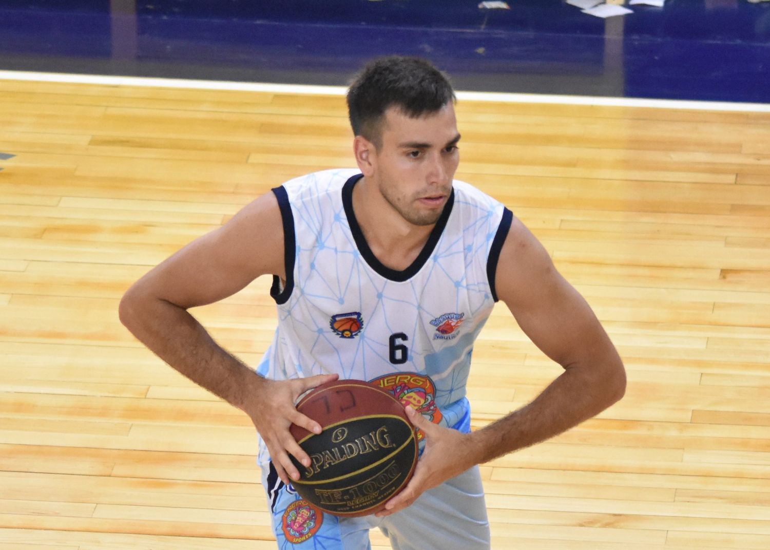 Tras brillar en en el Pre-Federal con Náutico, Felipe Sánchez vuelve al básquet nacional con la camiseta de Vélez