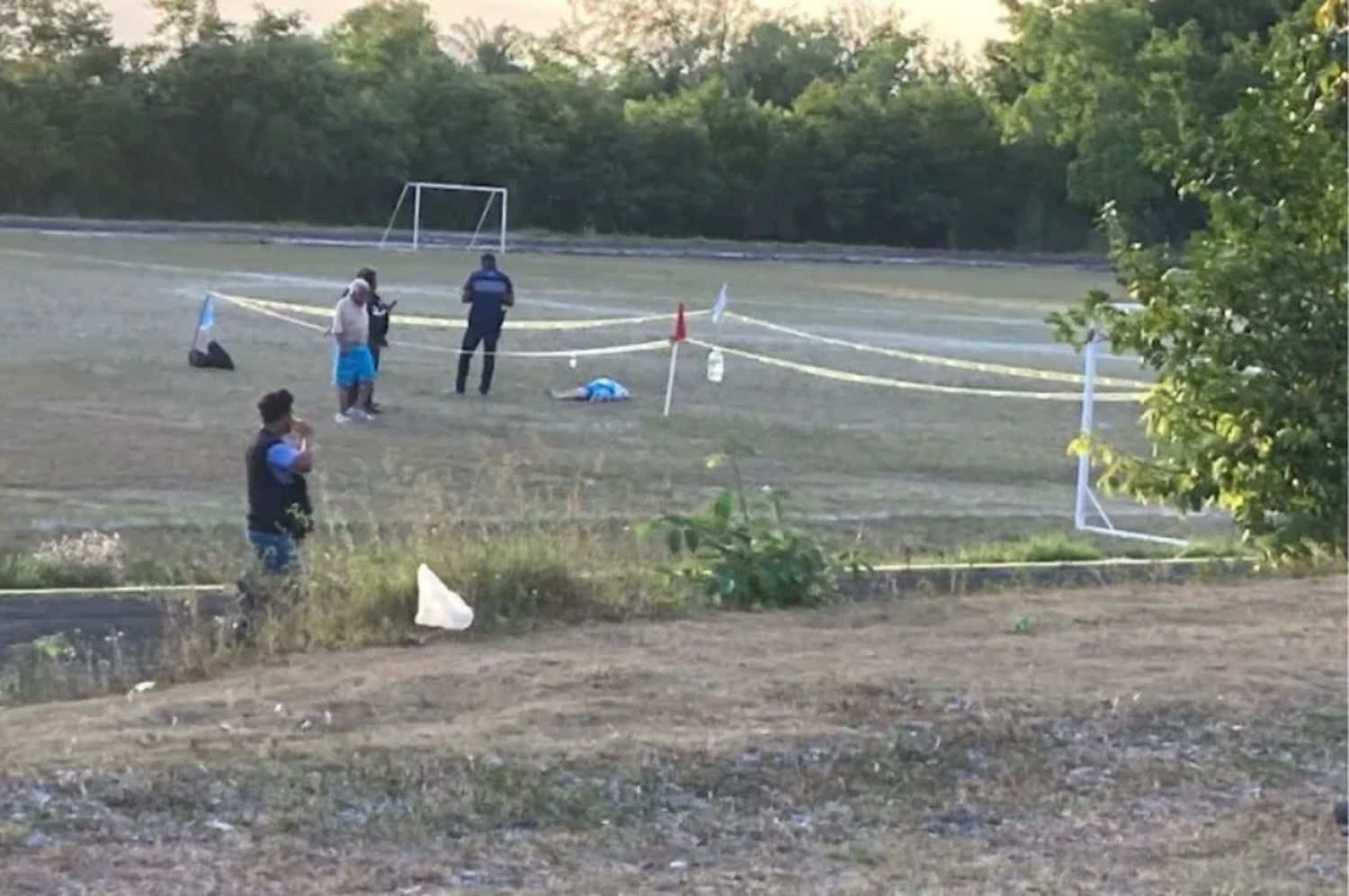 El jugador veterano falleció poco después de llegar al hospital local.